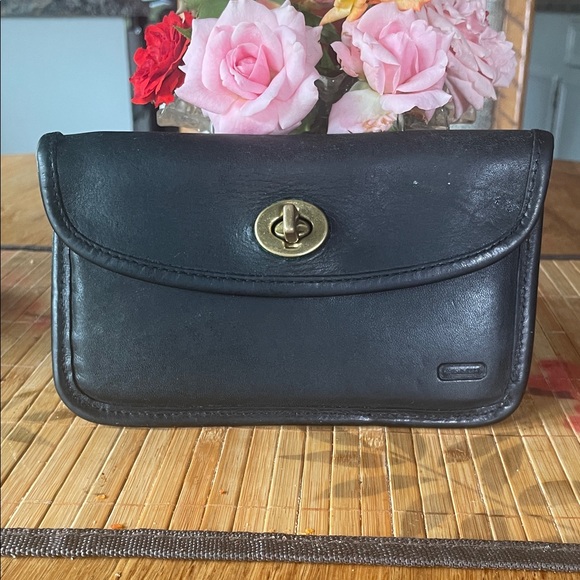 Vintage Coach Turn-key Black Leather Pouch/Clutch - Picture 1 of 7
